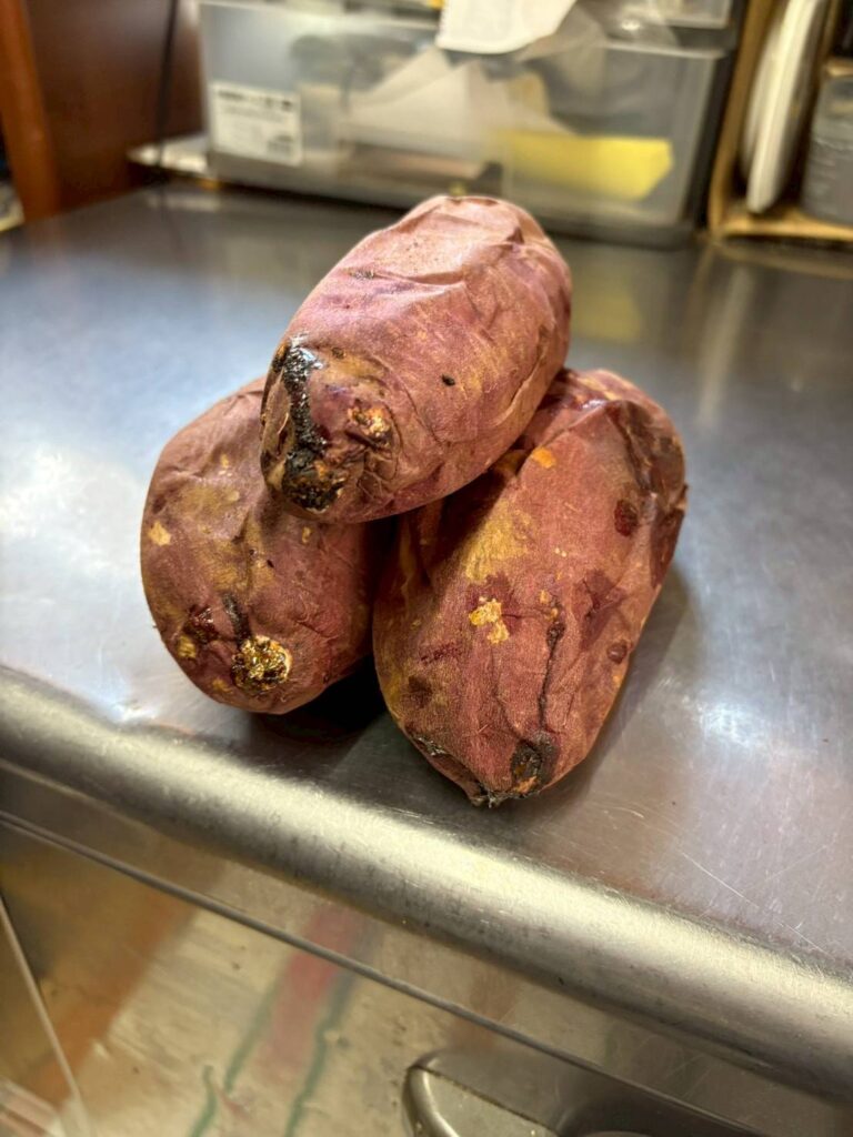 函館補聴器　函館　補聴器センター
わかば　の隣の焼き芋屋さん。